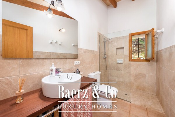 photo 7 This semi-detached townhouse, situated just two minutes' walk from Repic beach, offers just that- a sunny garden and easy access to the beach.