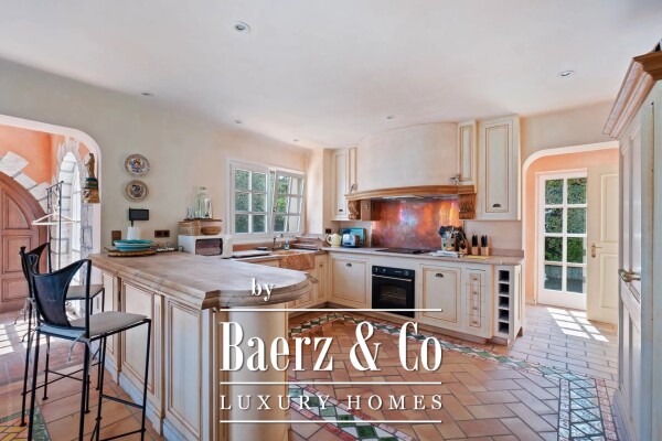 photo 11 Beautiful Provencal villa in the heart of an estate in Biot