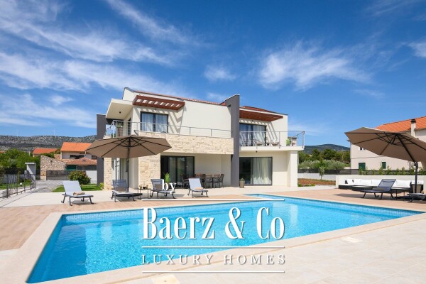 photo 1 Šibenik, luxury villa with swimming pool and basketball court