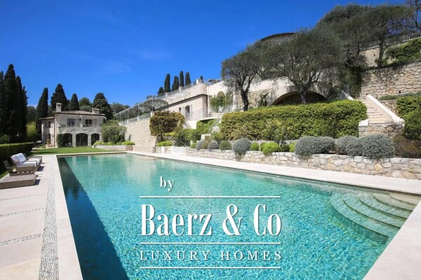 photo 3 Mougins - Situated ath the heart of the renowned village of Mougins