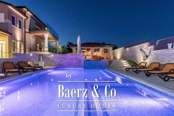 photo 3 Valtura, a luxury villa with a heated pool and a large garden, a rarity on the market