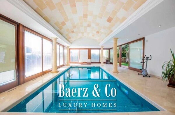 photo 1 VILLA WITH INTERIOR SWIMMING POOL IN SON BLANC