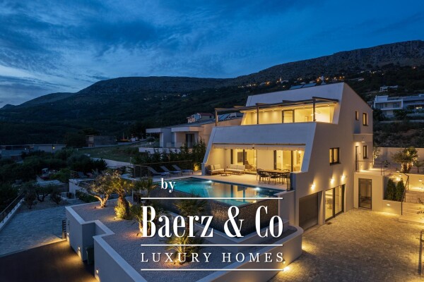 photo 1 Split, Podstrana, urban villa with swimming pool, sauna, jacuzzi and a garage