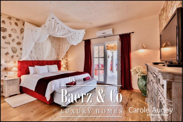 photo 17 Authentic Villa facing the Golf Course