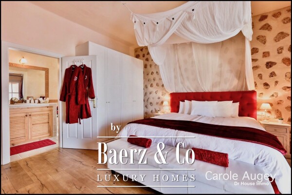 photo 20 Authentic Villa facing the Golf Course