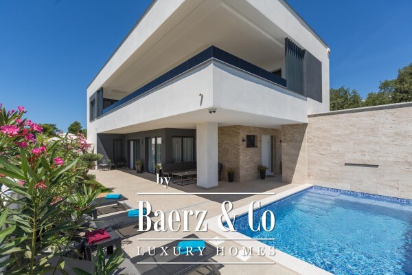 photo 2 Medulin, Istria: Luxury Modern Villa, 200 m² Near Sea and Beaches