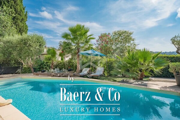 photo 2 Exclusivity in the heart of the village!