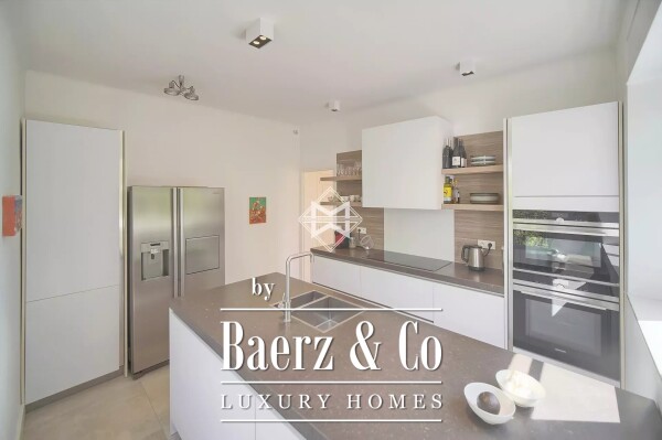 photo 4 CANNES - RENOWNED AND SOUGHT-AFTER ESTATE WITHIN WALKING DISTANCE OF THE CROISETTE - 5 BEDROOM EN SUITE VILLA - SWIMMING POOL