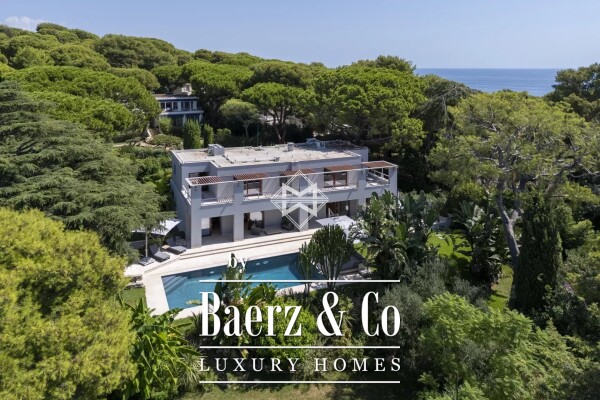 photo 1 Contemporary Villa with Sea View in St Jean Cap Ferrat