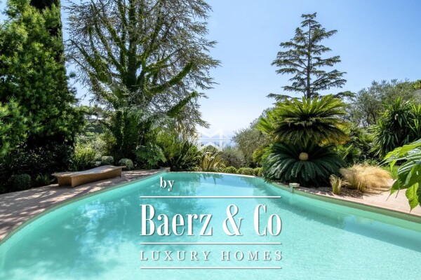 photo 2 Charming Villa with Pool and sea view in a Private Estate in Villefranche-sur-Mer