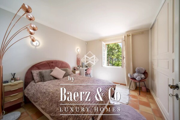 photo 12 Charming Villa with Pool and sea view in a Private Estate in Villefranche-sur-Mer