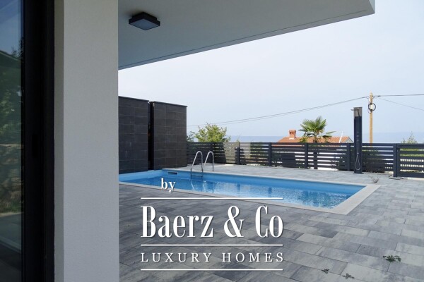 photo 1 Njivice, two-story apartment in a villa with a pool, gross living area 161,50m2