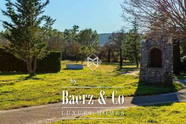 photo 8 Charming property set on a 10-hectare park