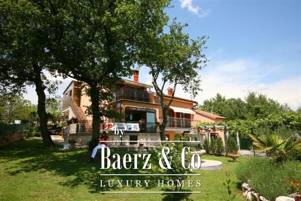 photo 1 Rovinj, Rovinjsko Selo, elegant, luxurious house 380 m2 with 4 residential units and a beauutifu...