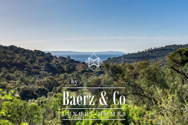 photo 1 Villa in Harmony with Nature - Le Lavandou