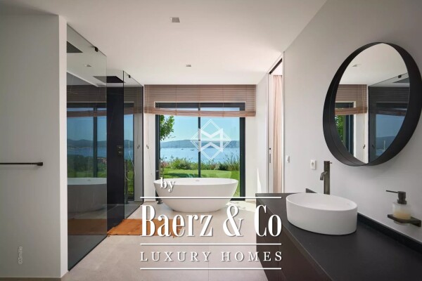 photo 15 Superb contemporary villa with panoramic sea view