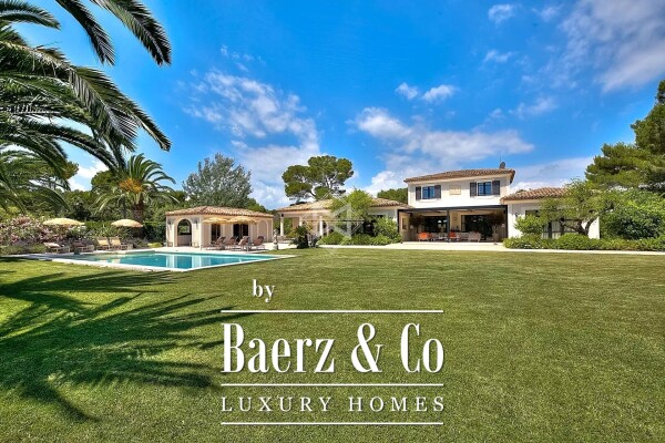 photo 3 Joint sole agency. Elegant Provencal villa in a closed estate
