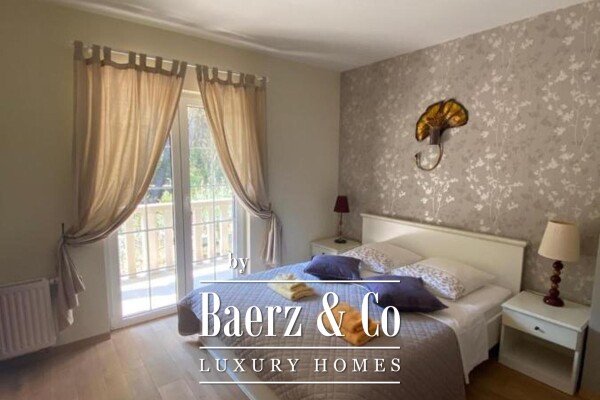 photo 7 Brač, Supetar, a house with a total area of 372 m² located on a plot of 411 m².