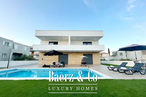 photo 1 Vodice, beautiful villa with apartments