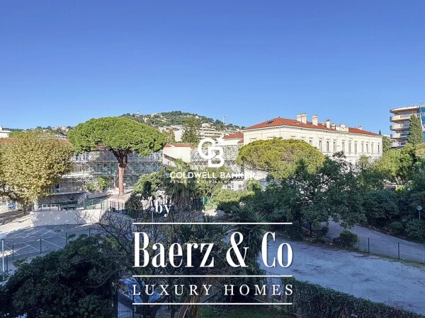 photo 4 Cannes Pointe Croisette - Renovated and furnished bourgeois apartment with balcony