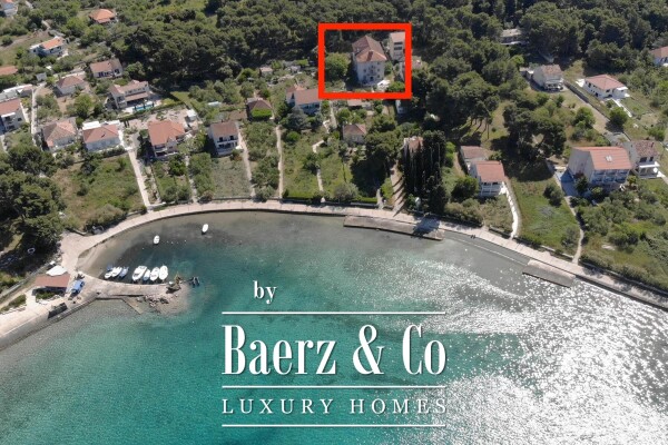 photo 2 Zlarin, spacious house with apartments under renovation, 1200 m²