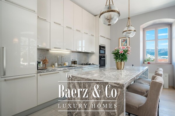 photo 8 Split, luxurious three-bedroom apartment - shared pool and garage