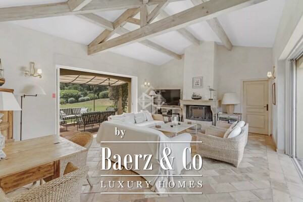 photo 10 Gigaro Beach on foot – elegant Provençal villa