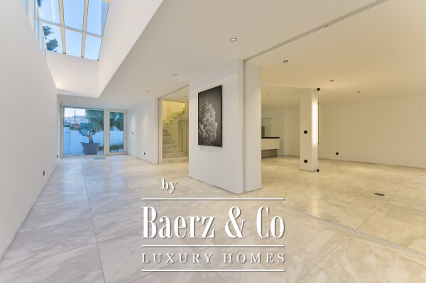 photo 10 Fully Renovated 4-Bedroom Villa by the Beach | Bafureira | Quiet Residential Area