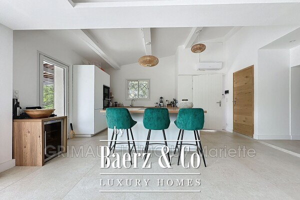 photo 12 Renovated villa on a 1,830 m² plot with swimming pool and be