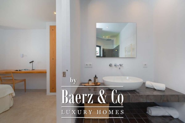 photo 26 Beautiful luxury home in Cap Martinet, Cap Martinet