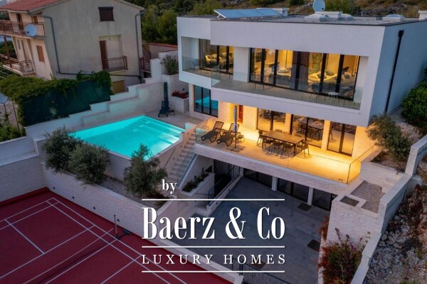 photo 2 Primošten, Bilo, beautiful villa with a swimming pool and sea view, tennis court