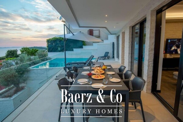 photo 10 Primošten, Bilo, beautiful villa with a swimming pool and sea view, tennis court