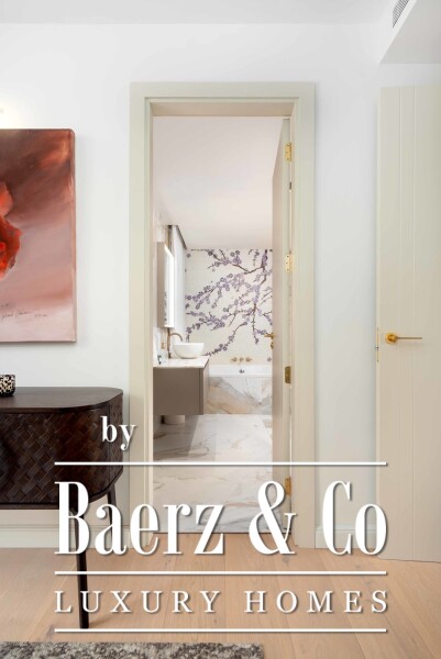 photo 17 Spacious apartment with sea views, parking and pool