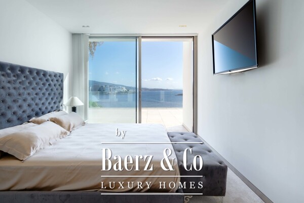 photo 18 Modern seafront villa in Cala Vinyes