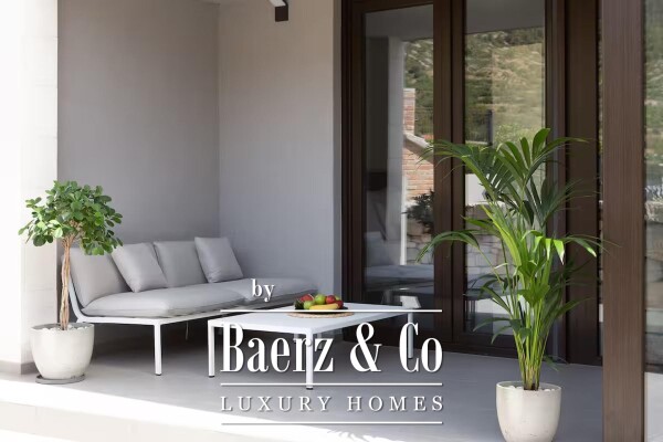 photo 14 Vis, Komiža, newly built house in the center of town