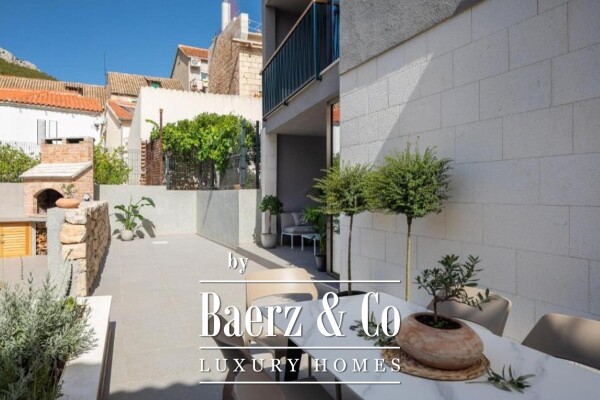 photo 19 Vis, Komiža, newly built house in the center of town