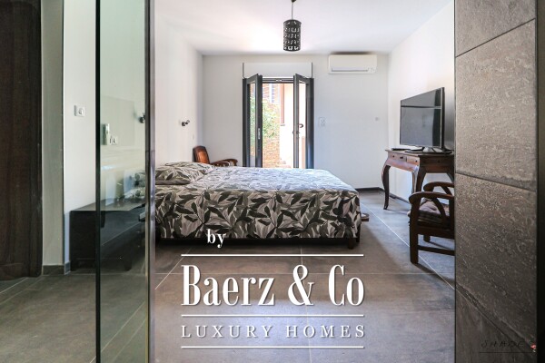 photo 8 Renovated 7-room villa with sea and vineyard views, featuring a swimming pool, gym, hammam, cinema room and garage.