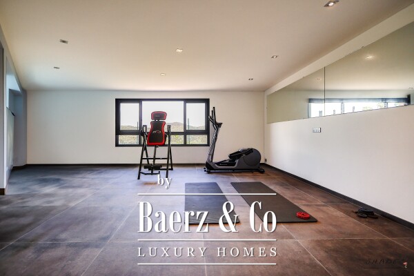 photo 13 Renovated 7-room villa with sea and vineyard views, featuring a swimming pool, gym, hammam, cinema room and garage.