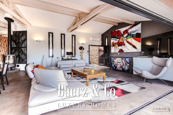 photo 5 Renovated 7-room villa with sea and vineyard views, featuring a swimming pool, gym, hammam, cinema room and garage.