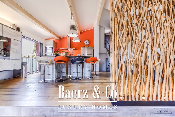 photo 4 Renovated 7-room villa with sea and vineyard views, featuring a swimming pool, gym, hammam, cinema room and garage.