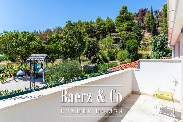 photo 19 Mimice, jedinstvena vila s bazenom i idiličnom okućnicom