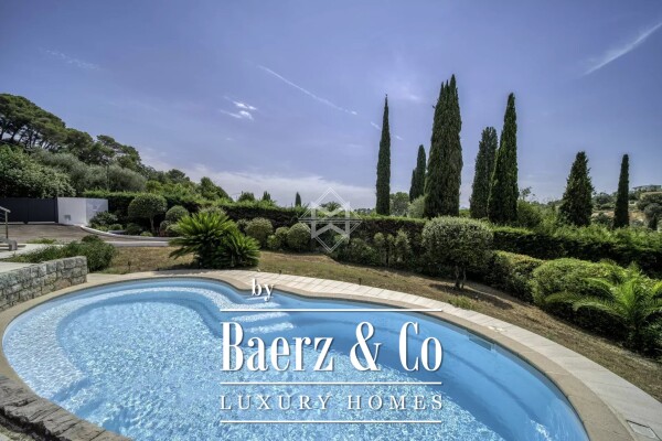 photo 2 Modern villa with dominant view