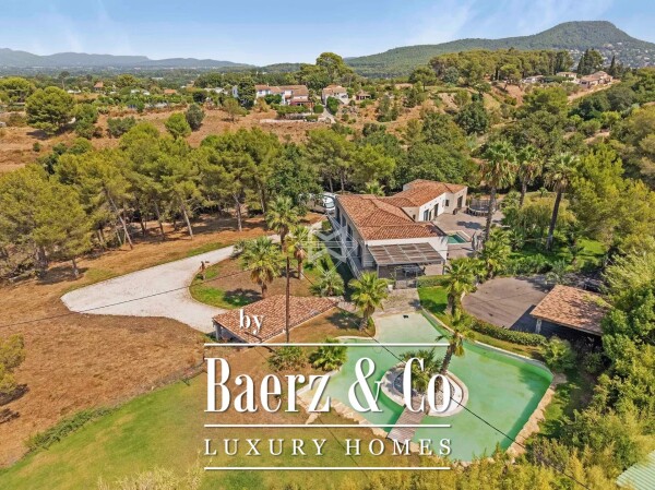 photo 2 Exceptional Villa in a Natural Setting Between Vineyards and Forest, Just 10 Minutes from the Beaches