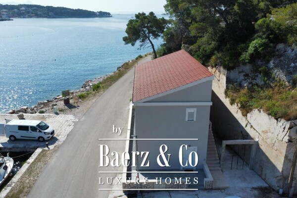 photo 9 Brač, Selca – seafront house with apartments and business premises
