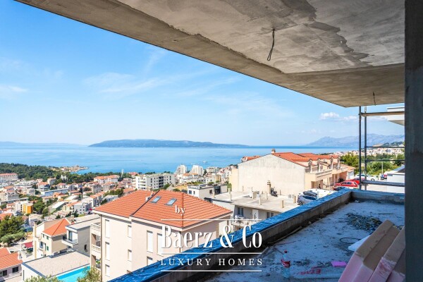 photo 1 Makarska, spacious three bedroom apartment with private pool and panoramic sea view