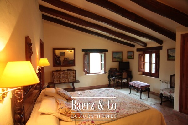 photo 11 Rustic charm and exclusivity just minutes from the Mediterranean.