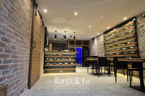 photo 1 Brač, Milna - semi-detached stone house with restaurant, first row to the sea