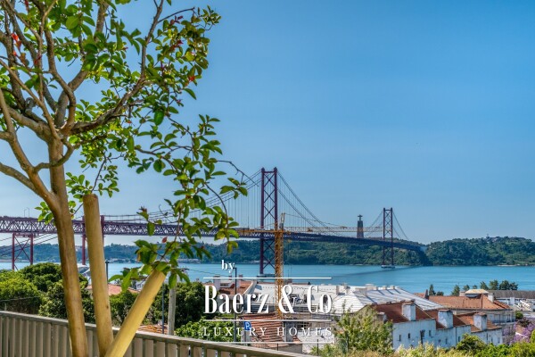 photo 3 4 bedroom villa with garden and parking in Alcântara, Lisbon