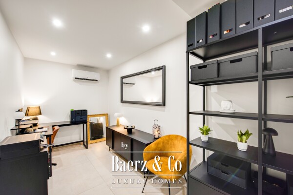 photo 16 Renovated 2-bedroom apartment for sale – Saint-Raphaël city centre – large south-facing terrace – 2 en-suite bedrooms