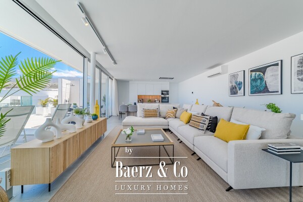 photo 7 Newly built beachfront villa in a residential area.